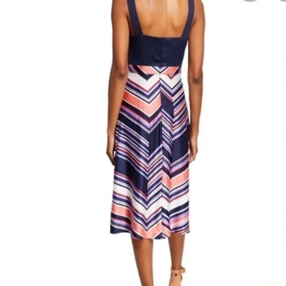 Trina Turk Arvida Dress Navy Chevron NWT 0 - Picture 2 of 4